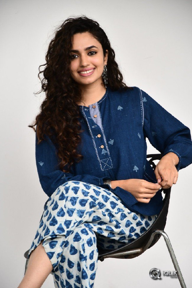 Malavika-Nair-New-Stills